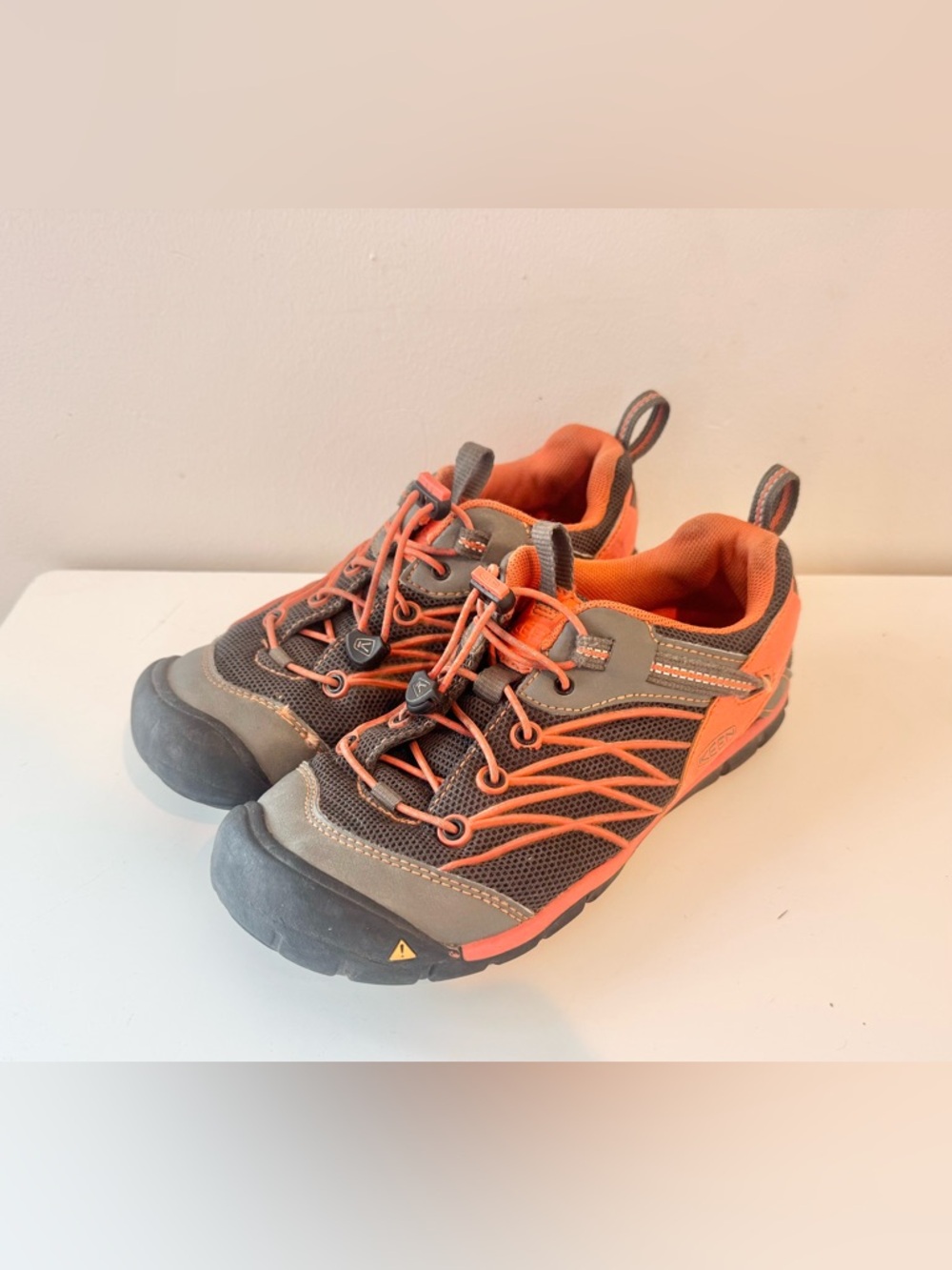 Keen Chandler CNX Sz 3 Boys Youth Slip On Shoes Hiking Gray Orange